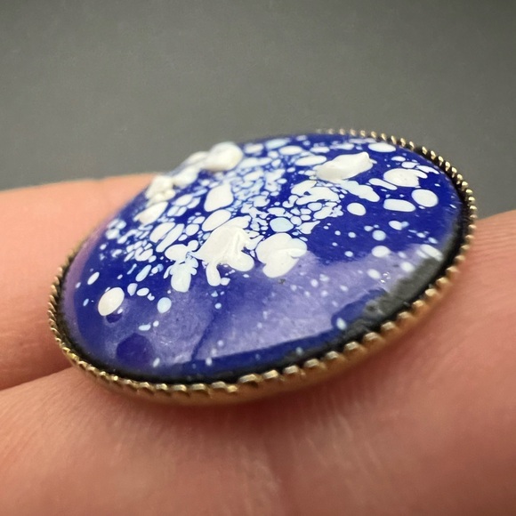 VINTAGE ENAMEL SCREW BACK COBALT BLUE EARRINGS - Picture 2 of 4